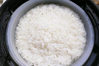 ​自热米饭加多少水,自热米饭发热包加多少水合适