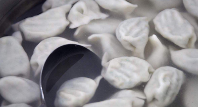 ​冻饺子可以煮,冻在一起的饺子怎么煮不破