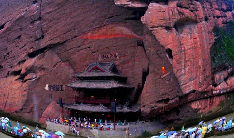 龙虎山在江西什么地方哪里