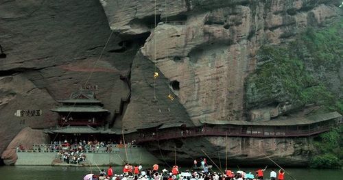 龙虎山风景区在哪个城市