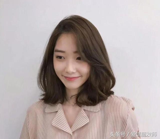 中长卷发这么烫才好看（今年发型这样烫）(10)