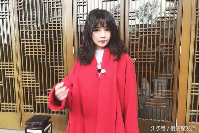 中长卷发这么烫才好看（今年发型这样烫）(2)