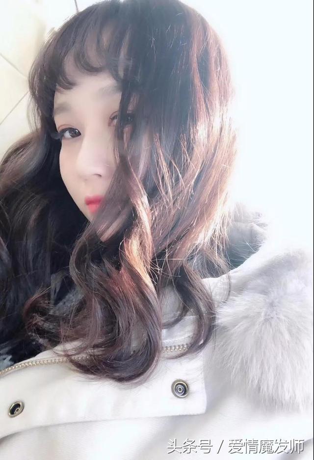 中长卷发这么烫才好看（今年发型这样烫）(30)
