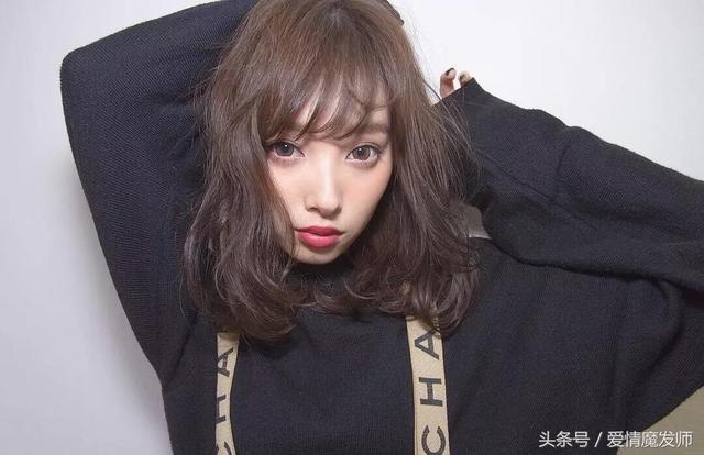 中长卷发这么烫才好看（今年发型这样烫）(3)