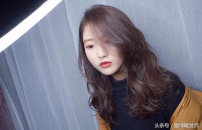 ​中长卷发这么烫才好看（今年发型这样烫）