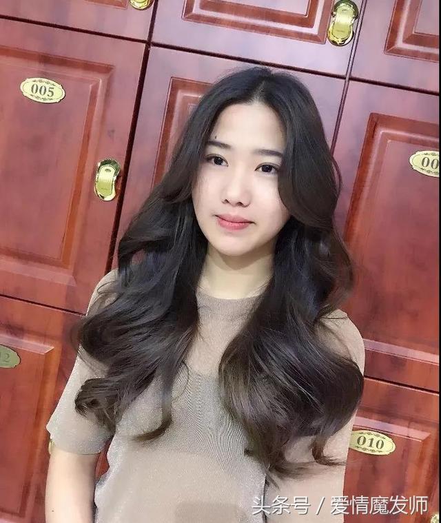 中长卷发这么烫才好看（今年发型这样烫）(29)