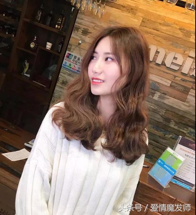 中长卷发这么烫才好看（今年发型这样烫）(20)