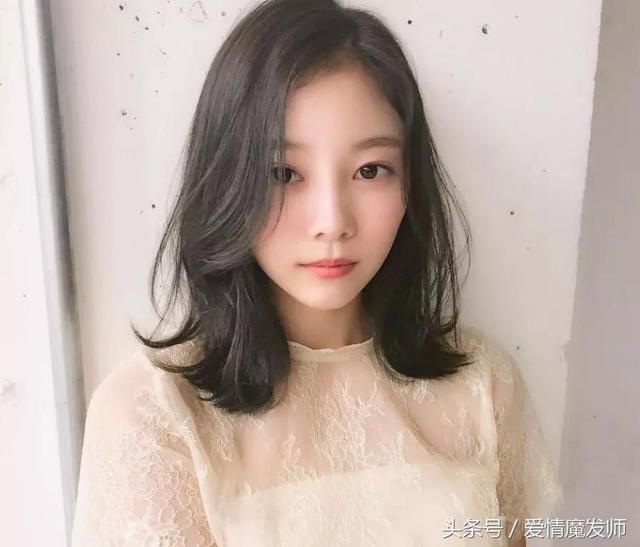 中长卷发这么烫才好看（今年发型这样烫）(16)