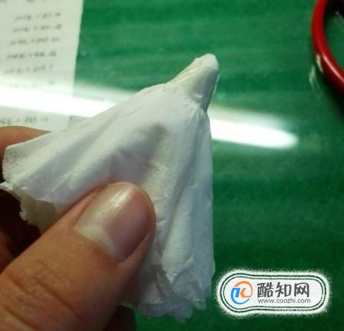 怎样用卫生纸做白花(将纸巾变成白花方法)