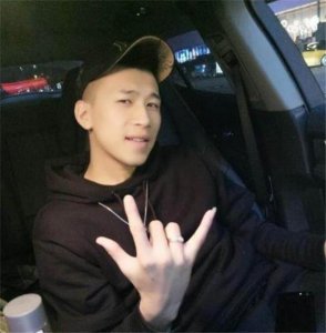 ​二驴说天佑在快手开直播（一场直播收入上百万）