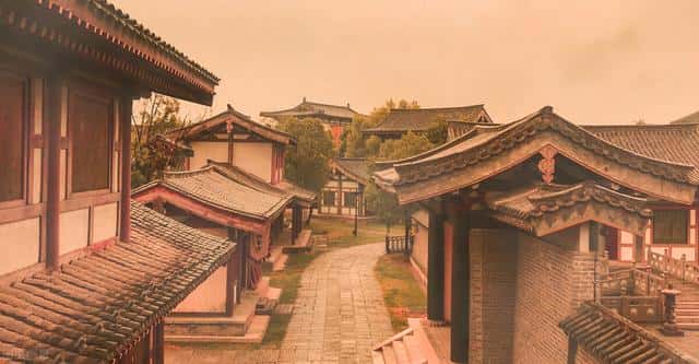 死人在阴间会想念阳间的亲人吗（人死后挂念阳间亲人吗）