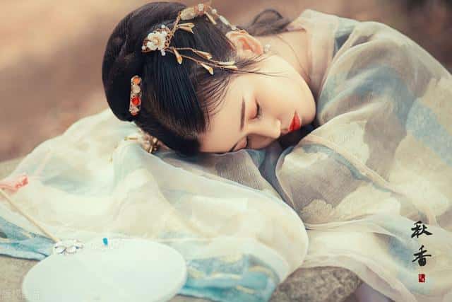 死人在阴间会想念阳间的亲人吗（人死后挂念阳间亲人吗）