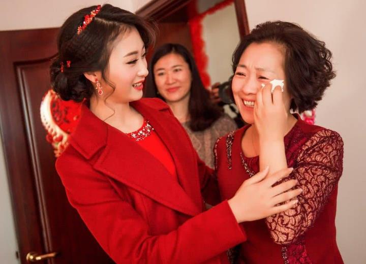 怎么才能劝住女儿不远嫁（自己女儿不听话非要远嫁怎么办）