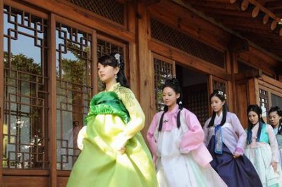 ​芙蓉阁之恋的女主角是谁
