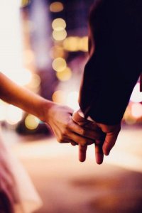 ​婚内出轨的女人抛夫弃子（她出轨N次抛夫弃子嫁现任）