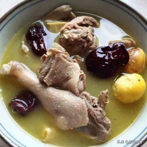 ​鸭肉炖汤放什么好吃（清炖鸭汤怎么炖好喝）