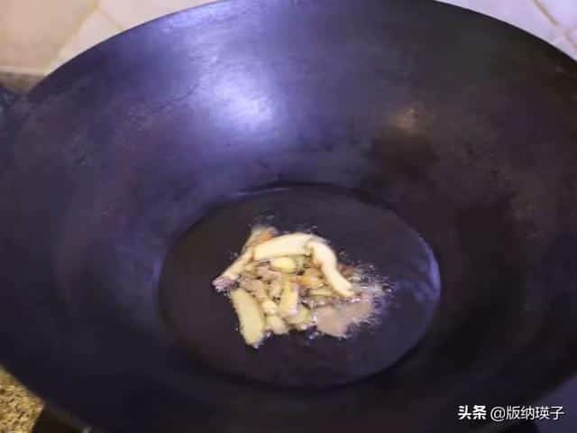 鸭肉炖汤放什么好吃（清炖鸭汤怎么炖好喝）
