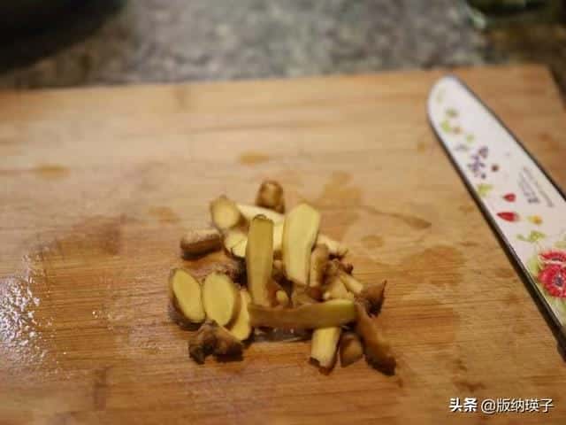 鸭肉炖汤放什么好吃（清炖鸭汤怎么炖好喝）
