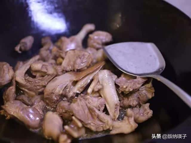 鸭肉炖汤放什么好吃（清炖鸭汤怎么炖好喝）