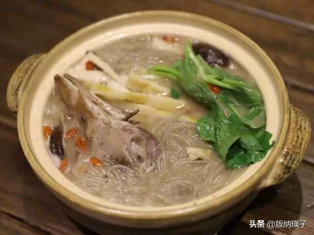 鸭肉炖汤放什么好吃（清炖鸭汤怎么炖好喝）