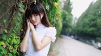 ​怎么让女生主动联系你(怎么跟女人聊天她才能主动联系你)