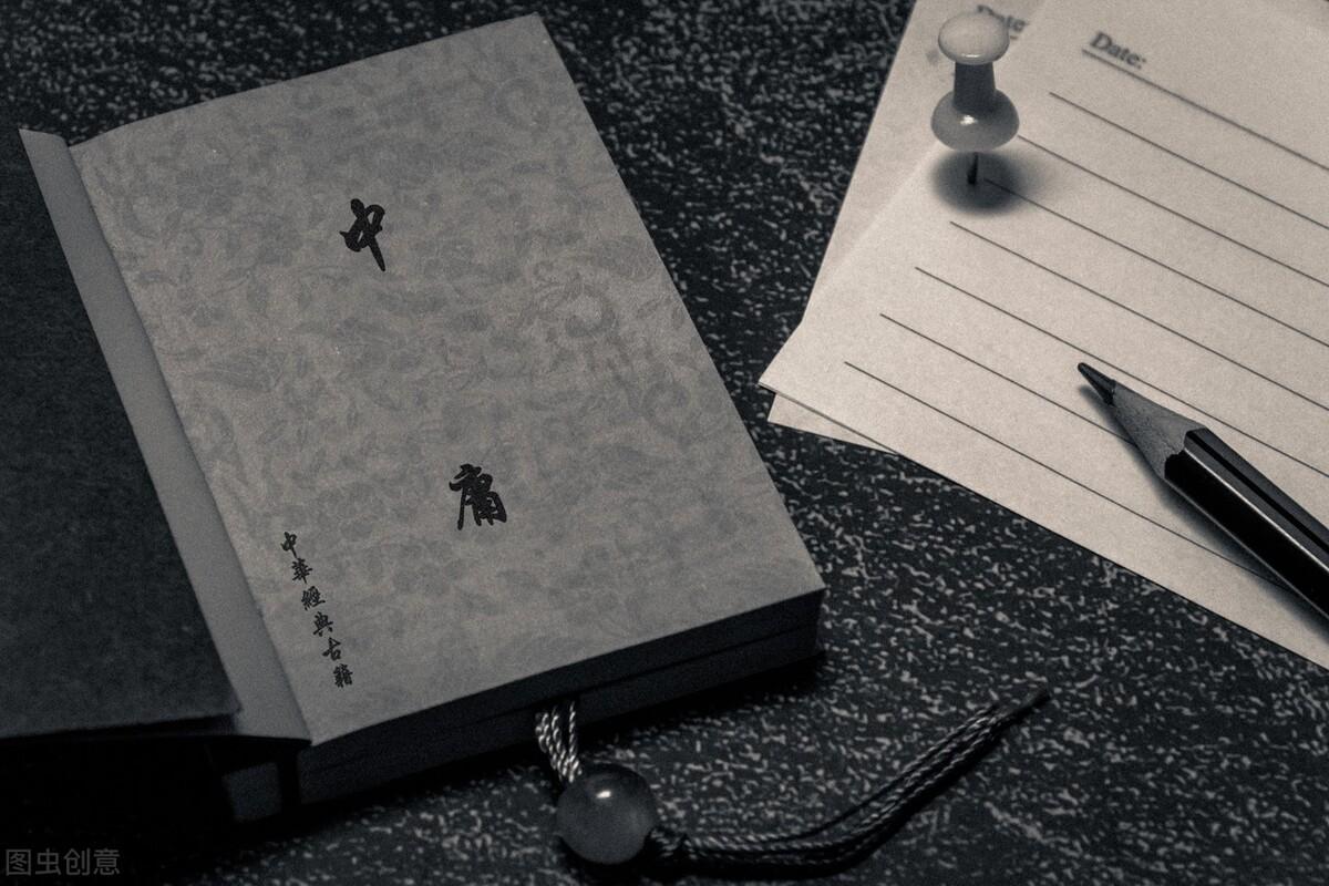 地势坤君子以厚德载物的下一句（地势坤君子以厚德载物的意思理解）