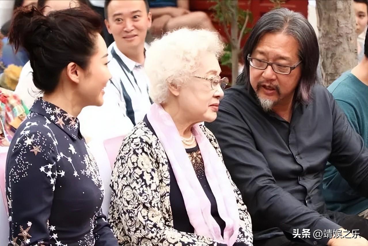 老演员秦怡的简历（演员秦怡儿子什么病）
