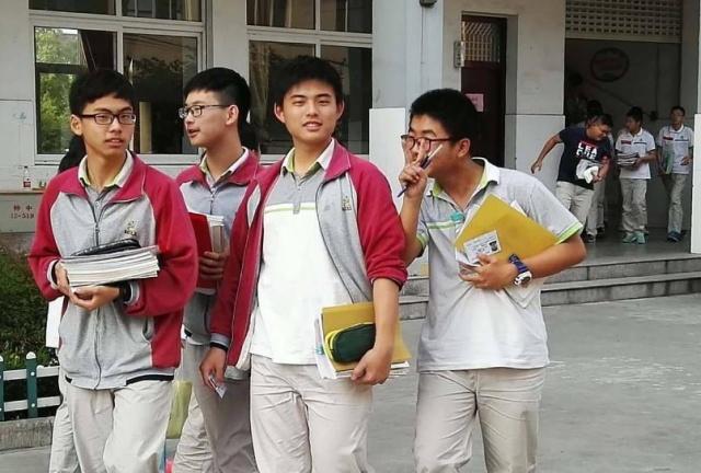 初中生孩子没精神,犯困（初中生孩子整天没精神想睡觉是什么原因）