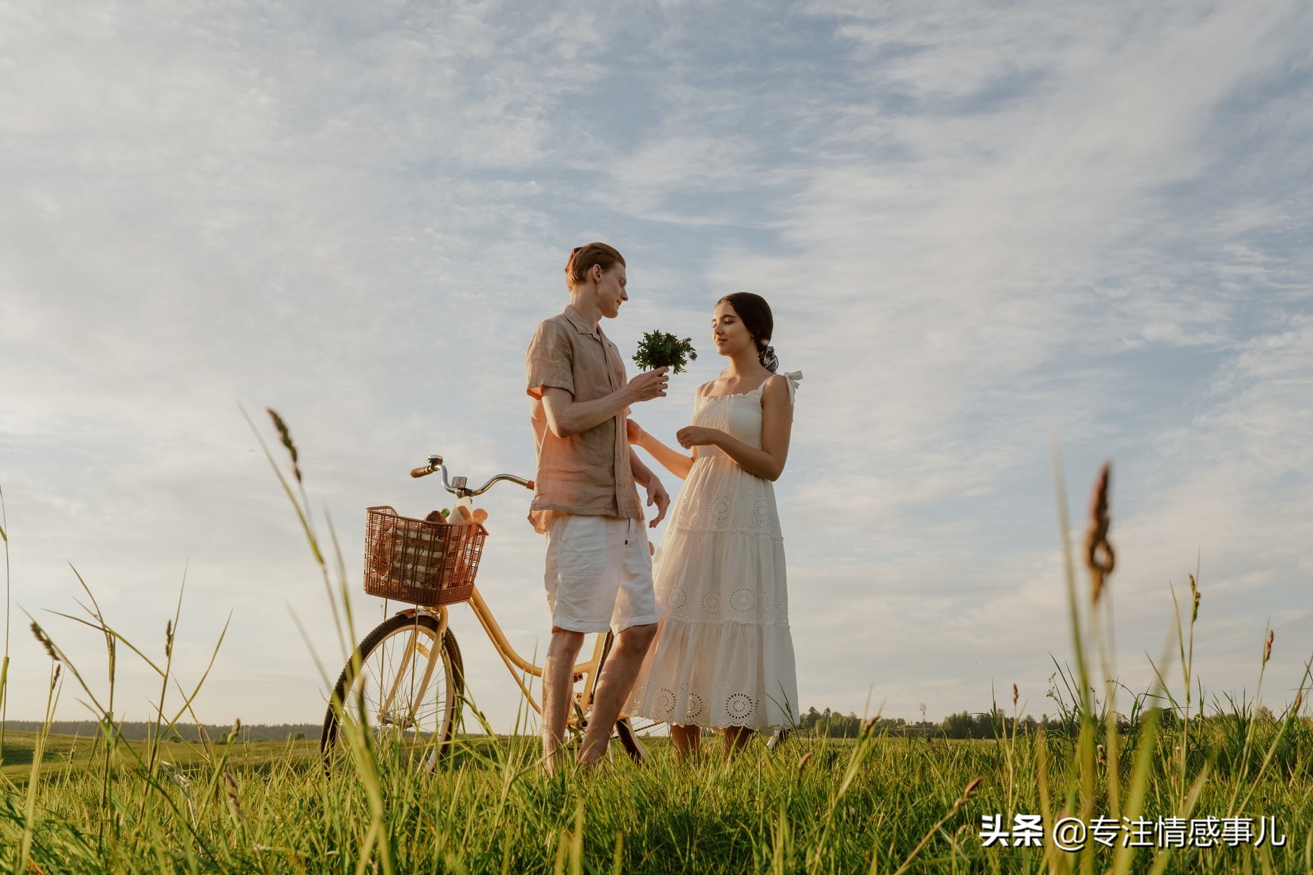 老公长期出轨一个女人（男人外面有女人聪明老婆怎么做）
