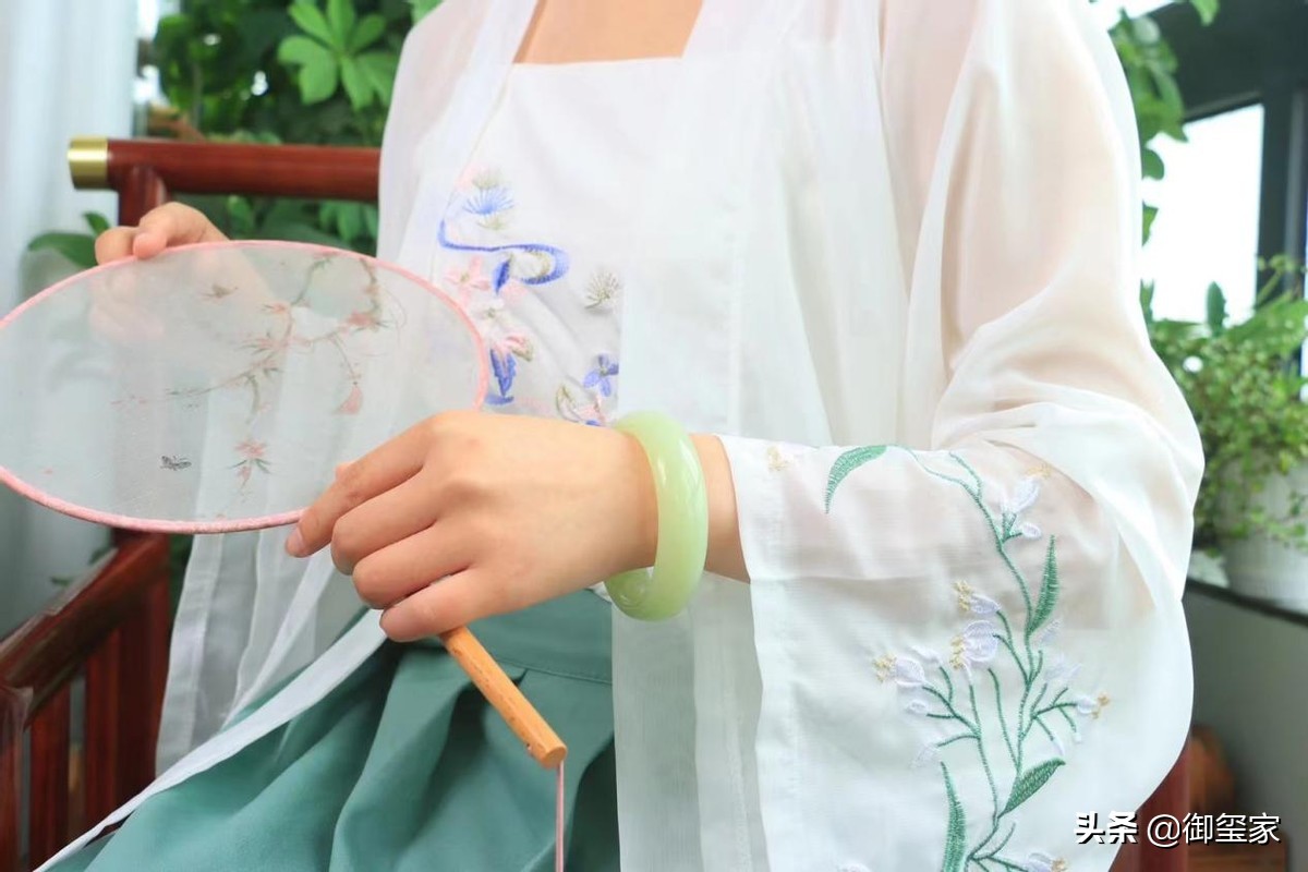 和田玉还会挑人，这三种女人不要戴（三种女人不适合戴玉）