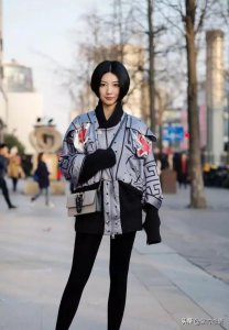 ​谈恋爱初期怎么聊天，追求女生初期应该跟她聊些什么呢