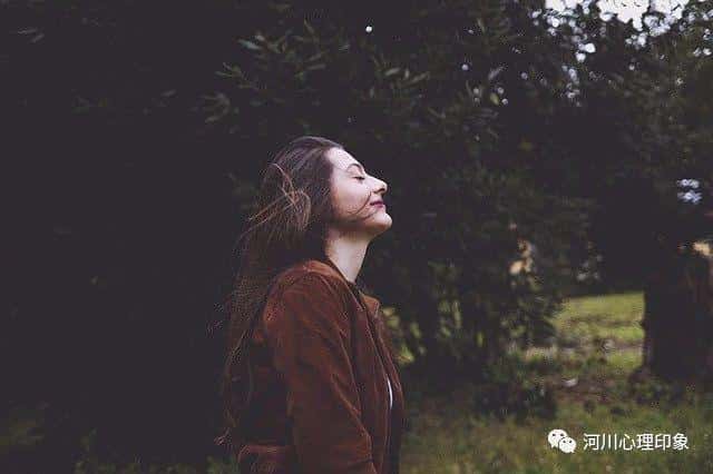 梦见家中有鬼魂(梦到家里有鬼是什么征兆)