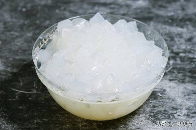 ​椰果是什么做的(椰果是天然的还是人造的)