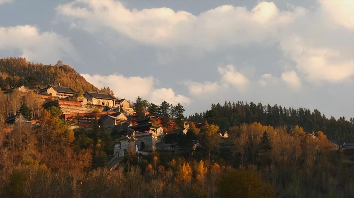 文殊菩萨的道场在哪座山(文殊菩萨诞辰日是哪一天)