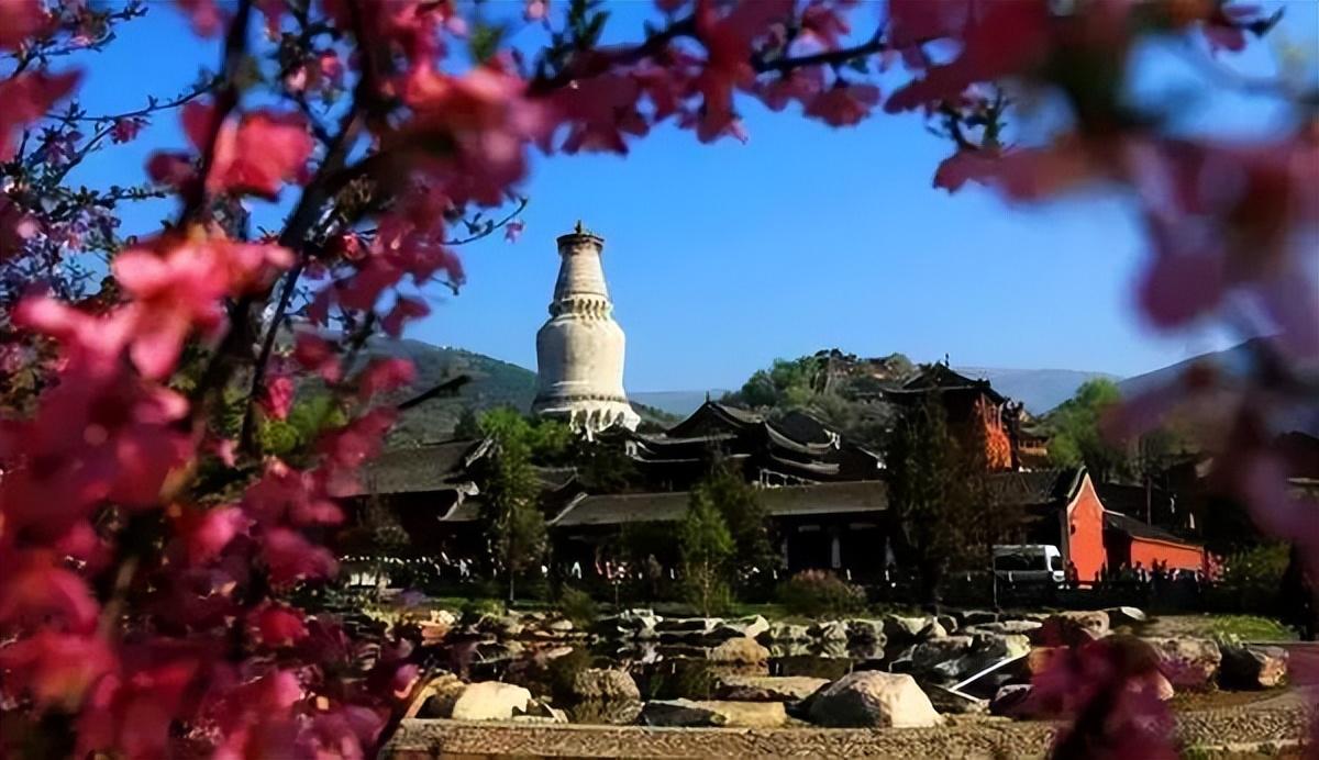文殊菩萨的道场在哪座山(文殊菩萨诞辰日是哪一天)