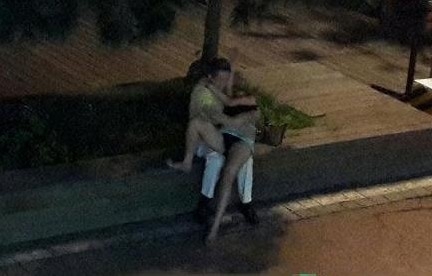 青岛女子醉酒遭性侵,疑被路人当街轮流猥亵图片视频曝光