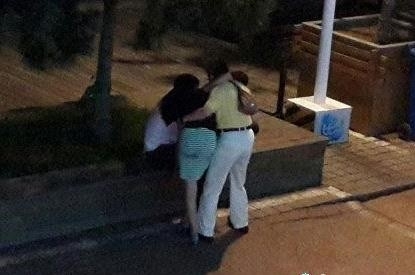青岛女子醉酒遭性侵,疑被路人当街轮流猥亵图片视频曝光