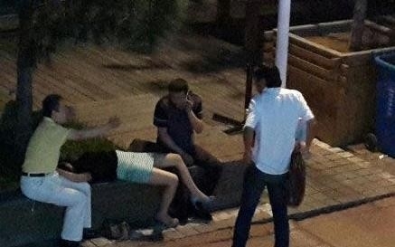 青岛女子醉酒遭性侵,疑被路人当街轮流猥亵图片视频曝光
