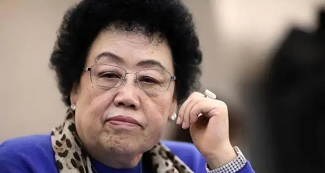 陈丽华的第一任丈夫是谁,陈丽华与迟重瑞的婚姻故事