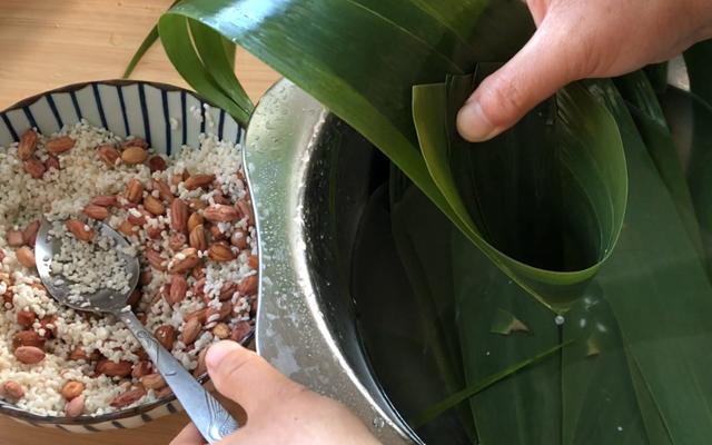 怎样包粽子简单的方法(包粽子七步全过程)