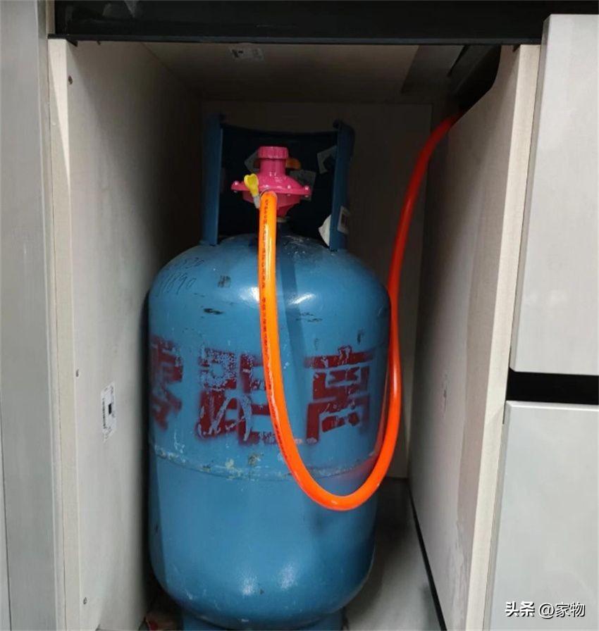 先关煤气灶还是煤气罐(家用煤气关火正确顺序)