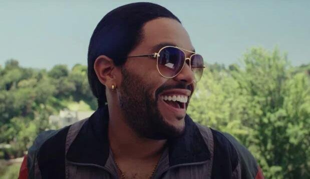 The Weeknd 在“偶像”的一个场景中.jpg