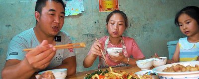 ​蜀中桃子姐谁给拍摄的