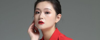 ​穿正装女生怎么扎头发