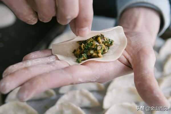 15个韭菜鸡蛋饺子的热量(10个饺子热量)