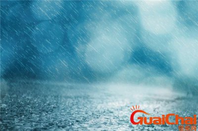 ​梦见下大雨是什么预兆？梦见下大雨发大水什么意思