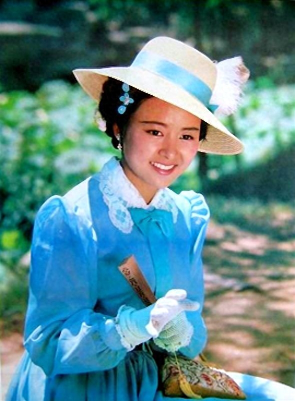 当年四冠王张瑜61岁风范犹存,忘不掉庐山恋情,听不够美妙知音