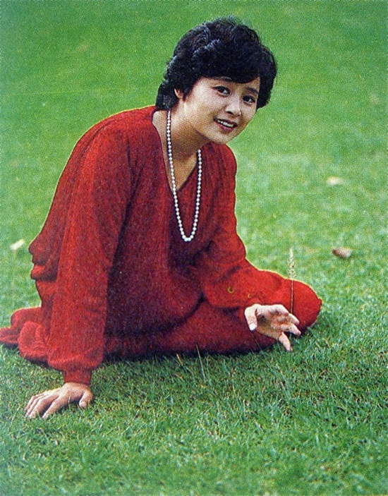 当年四冠王张瑜61岁风范犹存,忘不掉庐山恋情,听不够美妙知音