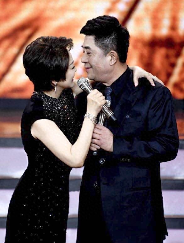 当年四冠王张瑜61岁风范犹存,忘不掉庐山恋情,听不够美妙知音