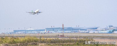 ​一个建在黄河边上的国际口岸机场，宁夏银川河东国际机场
